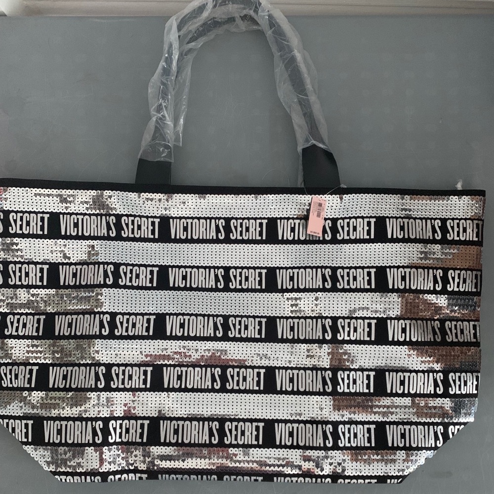 NWT WRISTLET INCLUDED! Victoria’s Secret tote bag